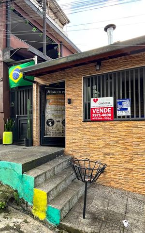Casa à venda com 180m², 2 quartos e 2 vagas Casa à venda com 180m², 2 quartos e 2 vagasFachada