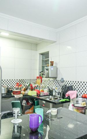 Casa à venda com 180m², 2 quartos e 2 vagas Casa à venda com 180m², 2 quartos e 2 vagasCozinha