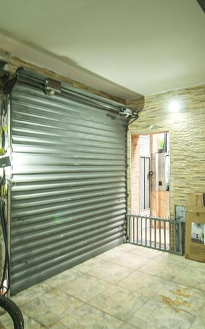 Casa à venda com 180m², 2 quartos e 2 vagas Casa à venda com 180m², 2 quartos e 2 vagasGaragem