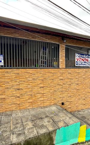 Casa à venda com 180m², 2 quartos e 2 vagas Casa à venda com 180m², 2 quartos e 2 vagasFachada