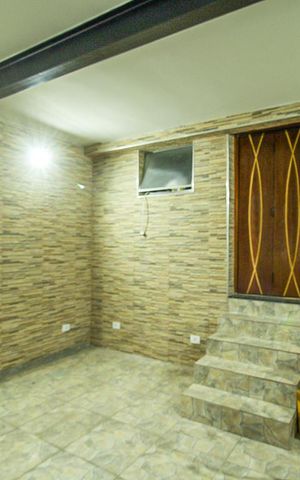 Casa à venda com 180m², 2 quartos e 2 vagas Casa à venda com 180m², 2 quartos e 2 vagasGaragem