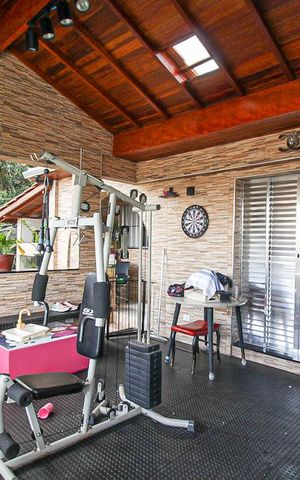 Casa à venda com 180m², 2 quartos e 2 vagas Casa à venda com 180m², 2 quartos e 2 vagasAcademia