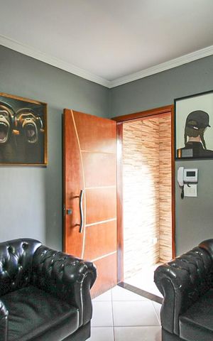 Casa à venda com 180m², 2 quartos e 2 vagas Casa à venda com 180m², 2 quartos e 2 vagasSala