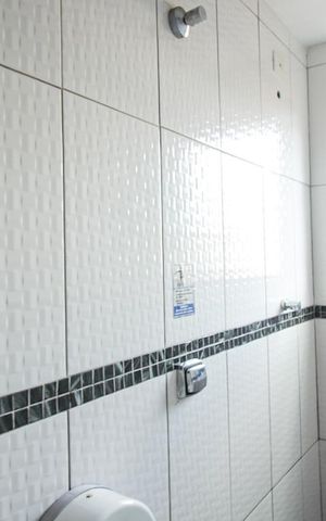 Casa à venda com 180m², 2 quartos e 2 vagas Casa à venda com 180m², 2 quartos e 2 vagasBanheiro do salao