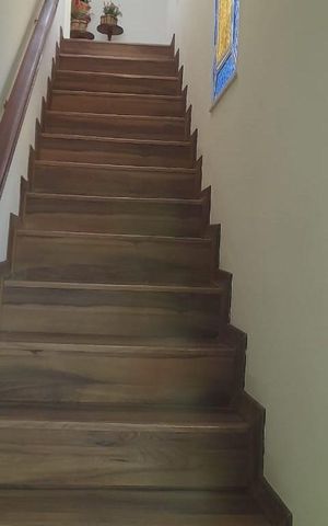 Casa à venda com 241m², 3 quartos e 3 vagasEscada