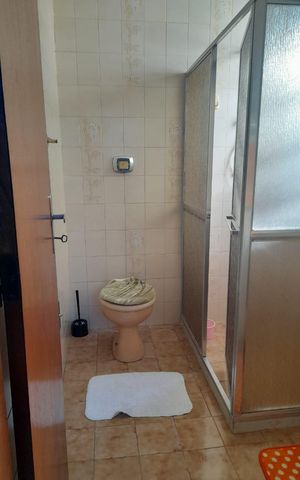 Casa à venda com 241m², 3 quartos e 3 vagasBanheiro 2