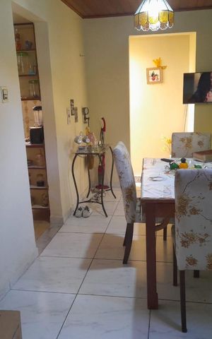 Casa à venda com 241m², 3 quartos e 3 vagasSala