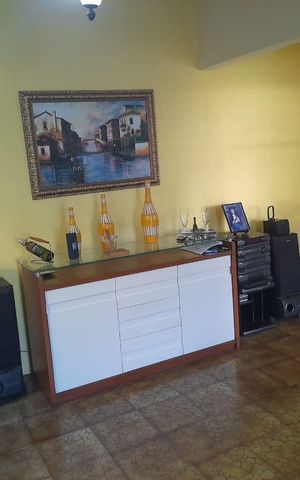 Casa à venda com 241m², 3 quartos e 3 vagasSala