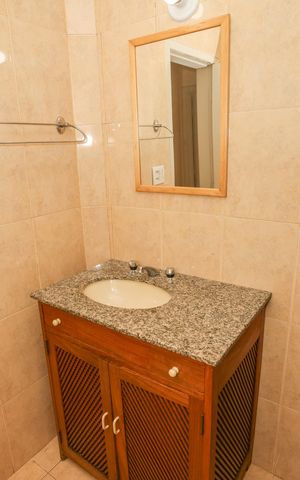 Casa à venda com 90m², 2 quartos e 1 vaga Casa à venda com 90m², 2 quartos e 1 vagaBanheiro