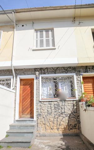 Casa à venda com 90m², 2 quartos e 1 vaga Casa à venda com 90m², 2 quartos e 1 vagaFachada