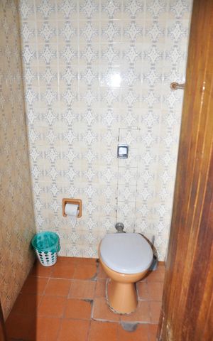 Casa à venda com 168m², 4 quartos e 3 vagas Casa à venda com 168m², 4 quartos e 3 vagasBanheiro da Edícula