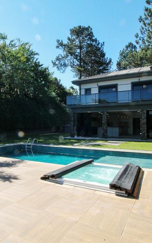 Casa de condomínio para alugar com 750m², 4 quartos e 8 vagas Casa de condomínio para alugar com 750m², 4 quartos e 8 vagasÁrea comum