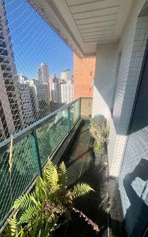 Apartamento à venda com 201m², 4 quartos e 4 vagas Apartamento à venda com 201m², 4 quartos e 4 vagasVaranda