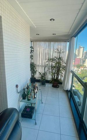 Apartamento à venda com 201m², 4 quartos e 4 vagas Apartamento à venda com 201m², 4 quartos e 4 vagasVaranda