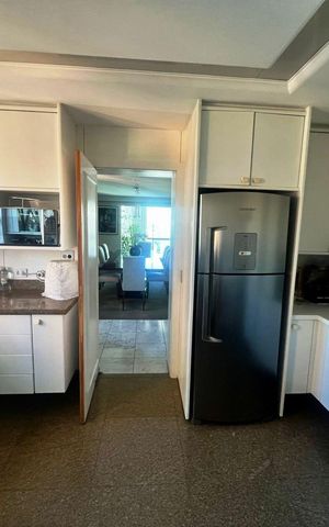 Apartamento à venda com 201m², 4 quartos e 4 vagas Apartamento à venda com 201m², 4 quartos e 4 vagasCozinha