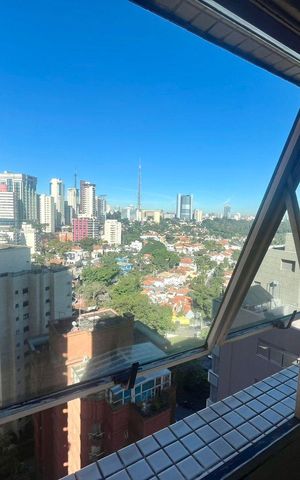 Apartamento à venda com 201m², 4 quartos e 4 vagas Apartamento à venda com 201m², 4 quartos e 4 vagasÁrea de serviço vista