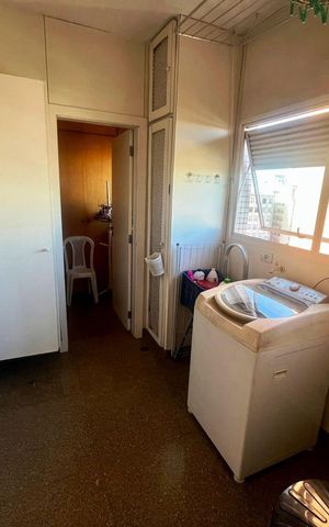 Apartamento à venda com 201m², 4 quartos e 4 vagas Apartamento à venda com 201m², 4 quartos e 4 vagasÁrea de serviço