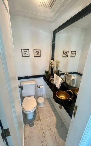 Apartamento à venda com 201m², 4 quartos e 4 vagas Apartamento à venda com 201m², 4 quartos e 4 vagasLavabo