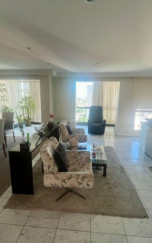Apartamento à venda com 201m², 4 quartos e 4 vagas Apartamento à venda com 201m², 4 quartos e 4 vagasSala