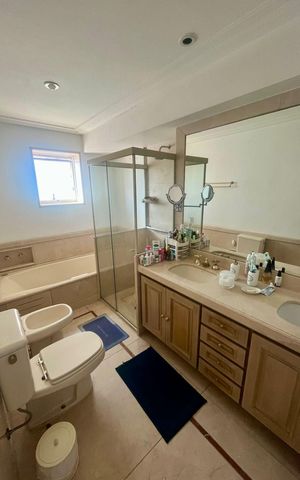 Apartamento à venda com 201m², 4 quartos e 4 vagas Apartamento à venda com 201m², 4 quartos e 4 vagasBanheiro Suíte