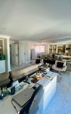 Apartamento à venda com 201m², 4 quartos e 4 vagas Apartamento à venda com 201m², 4 quartos e 4 vagasSala