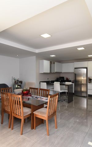 Casa à venda com 370m², 7 quartos e 4 vagasSala/Cozinha