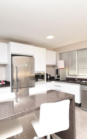 Casa à venda com 370m², 7 quartos e 4 vagasSala/Cozinha