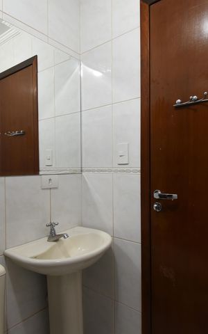 Casa à venda com 370m², 7 quartos e 4 vagasBanheiro 6