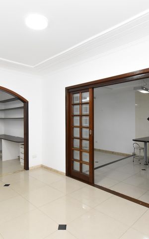 Casa à venda com 185m², 4 quartos e 2 vagasSala