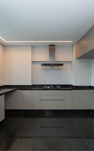 Apartamento à venda com 242m², 4 quartos e 5 vagas Apartamento à venda com 242m², 4 quartos e 5 vagasCOZINHA