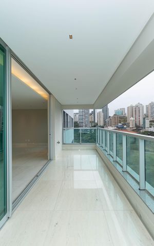 Apartamento à venda com 242m², 4 quartos e 5 vagas Apartamento à venda com 242m², 4 quartos e 5 vagasVARANDA