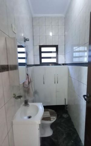 Casa à venda com 230m², 4 quartos e 6 vagas