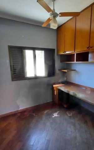 Casa à venda com 230m², 4 quartos e 6 vagas
