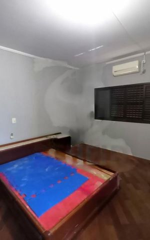 Casa à venda com 230m², 4 quartos e 6 vagas