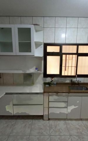 Casa à venda com 230m², 4 quartos e 6 vagas