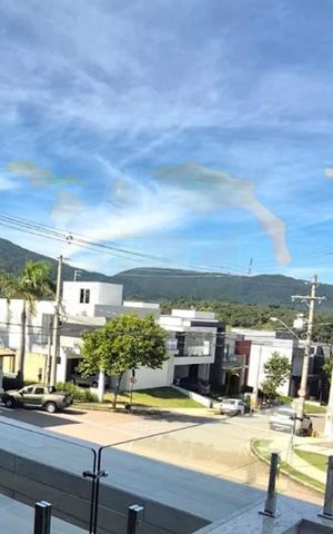 Casa de condomínio à venda com 264m², 4 quartos e 4 vagas