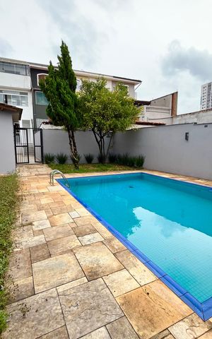 Casa à venda com 210m², 3 quartos e 5 vagas Casa à venda com 210m², 3 quartos e 5 vagasPiscina