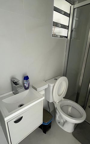 Casa à venda com 210m², 3 quartos e 5 vagas Casa à venda com 210m², 3 quartos e 5 vagasBanheiro de serviço