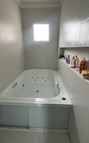 Casa à venda com 210m², 3 quartos e 5 vagas Casa à venda com 210m², 3 quartos e 5 vagasBanheiro suíte