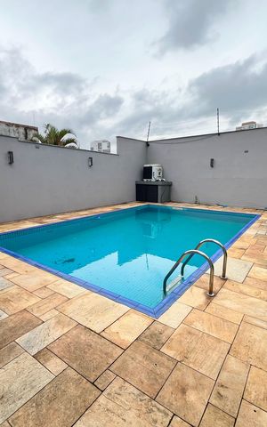 Casa à venda com 210m², 3 quartos e 5 vagas Casa à venda com 210m², 3 quartos e 5 vagasPiscina
