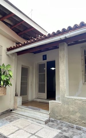 Casa à venda com 120m², 3 quartos e sem vaga Casa à venda com 120m², 3 quartos e sem vagaFachada