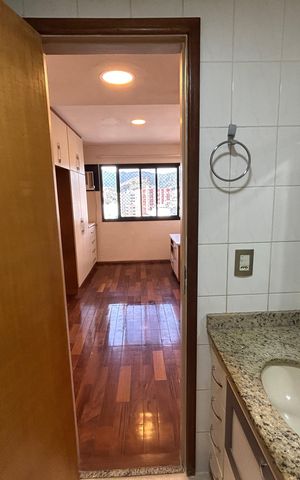 Apartamento à venda com 164m², 4 quartos e 3 vagasBanheiro da suíte