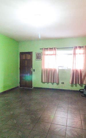 Casa à venda com 100m², 3 quartos e 2 vagas Casa à venda com 100m², 3 quartos e 2 vagasSala
