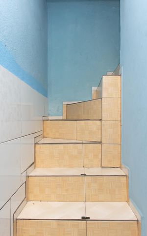 Casa à venda com 215m², 3 quartos e 7 vagas Casa à venda com 215m², 3 quartos e 7 vagasEscada / Edícula