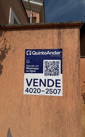 Casa à venda com 570m², 4 quartos e 4 vagas Casa à venda com 570m², 4 quartos e 4 vagasPlaca