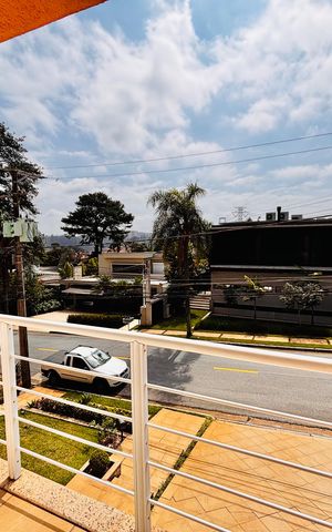 Casa à venda com 570m², 4 quartos e 4 vagas Casa à venda com 570m², 4 quartos e 4 vagasÁrea externa