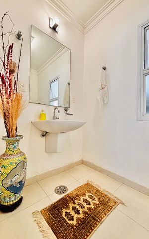 Casa à venda com 570m², 4 quartos e 4 vagas Casa à venda com 570m², 4 quartos e 4 vagasLavabo
