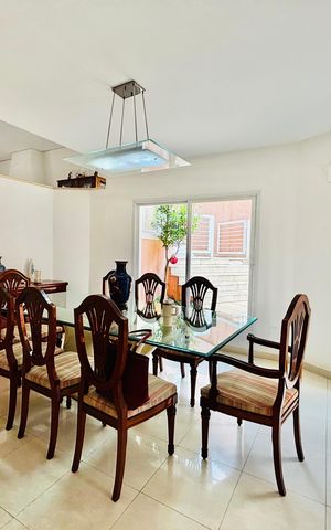 Casa à venda com 570m², 4 quartos e 4 vagas Casa à venda com 570m², 4 quartos e 4 vagasCopa