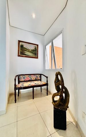 Casa à venda com 570m², 4 quartos e 4 vagas Casa à venda com 570m², 4 quartos e 4 vagasÁrea externa
