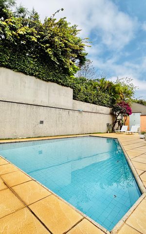 Casa à venda com 570m², 4 quartos e 4 vagas Casa à venda com 570m², 4 quartos e 4 vagasÁrea externa